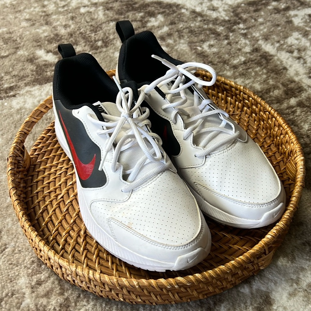 NIKE Todos Men/Adult shoe size 10